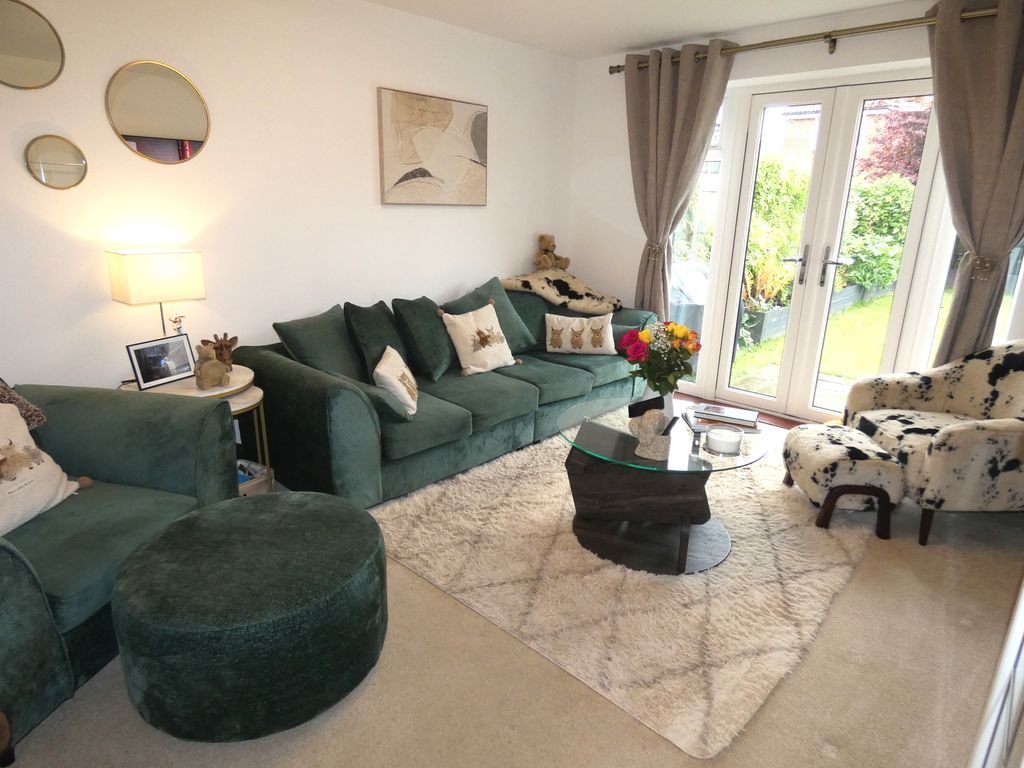 Lounge- click for photo gallery